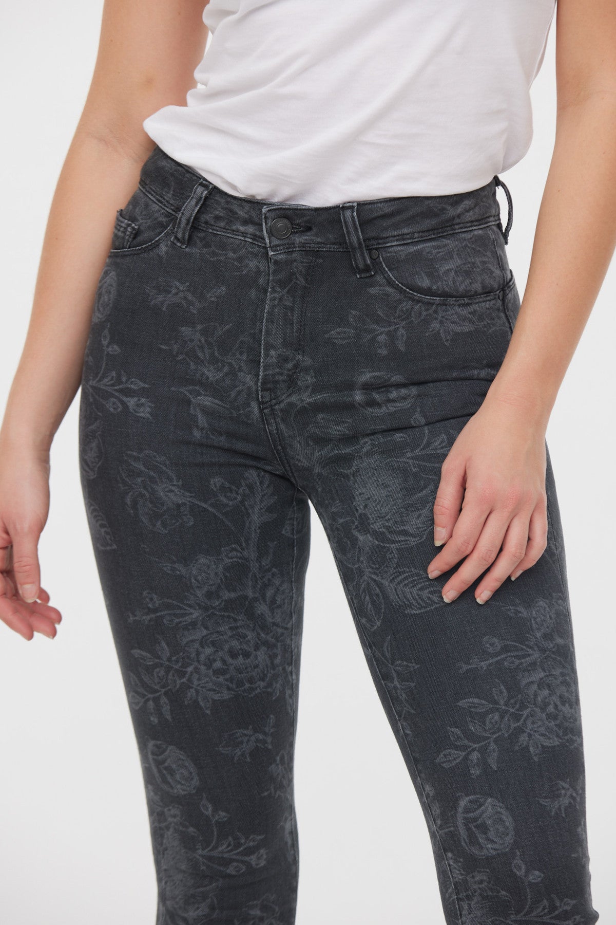 Jean JAMIA Grey Flower L30