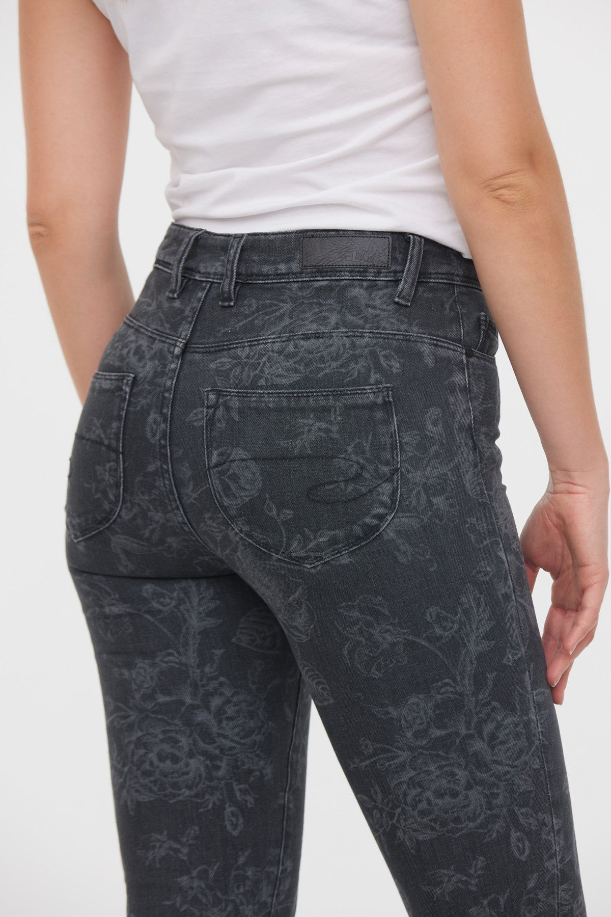 Jean JAMIA Grey Flower L30