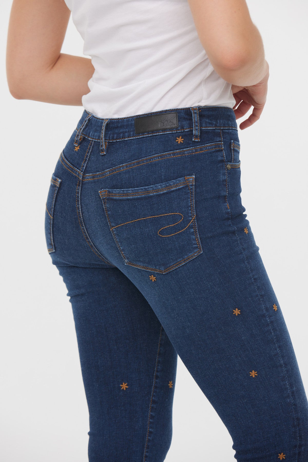 Jean LC135F Stone Used L30