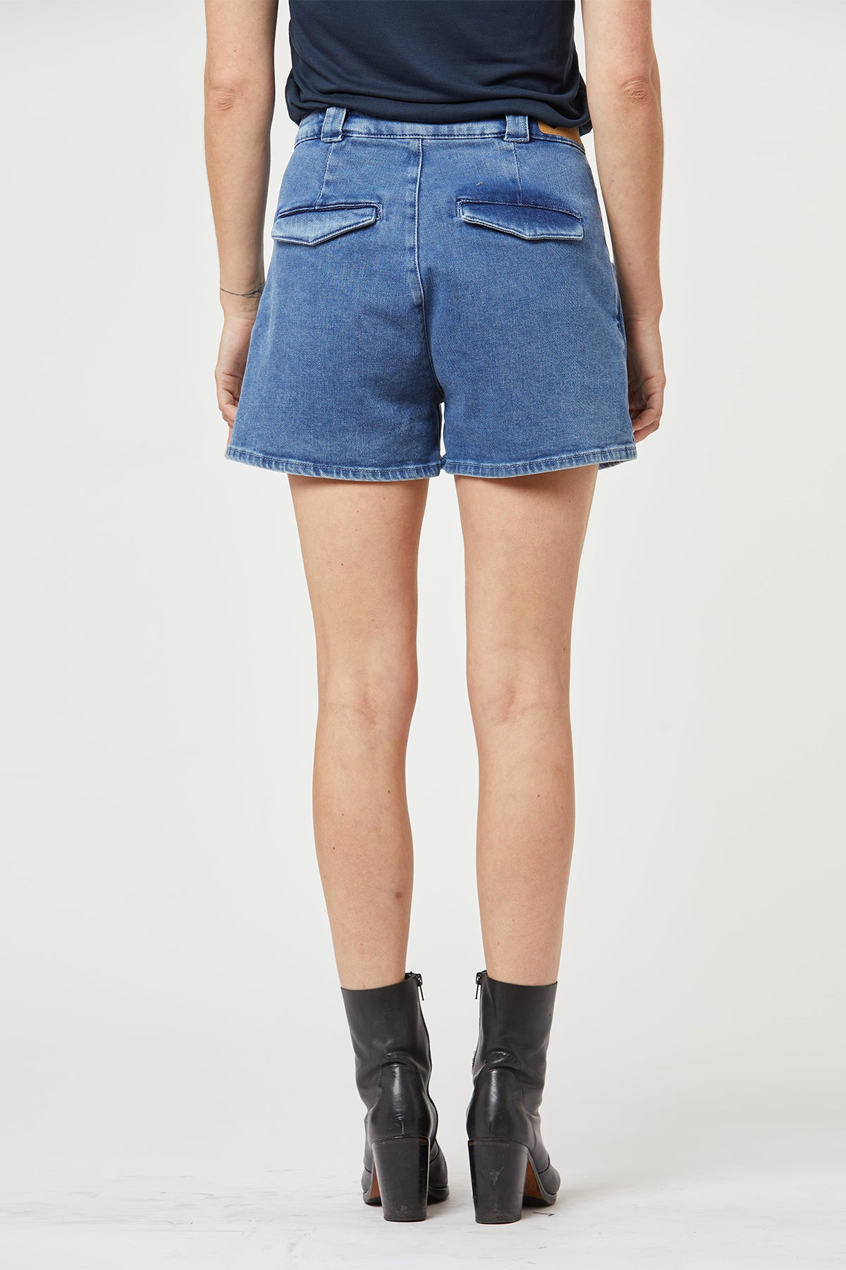 Short JAIKA Recycled Stone Brushed