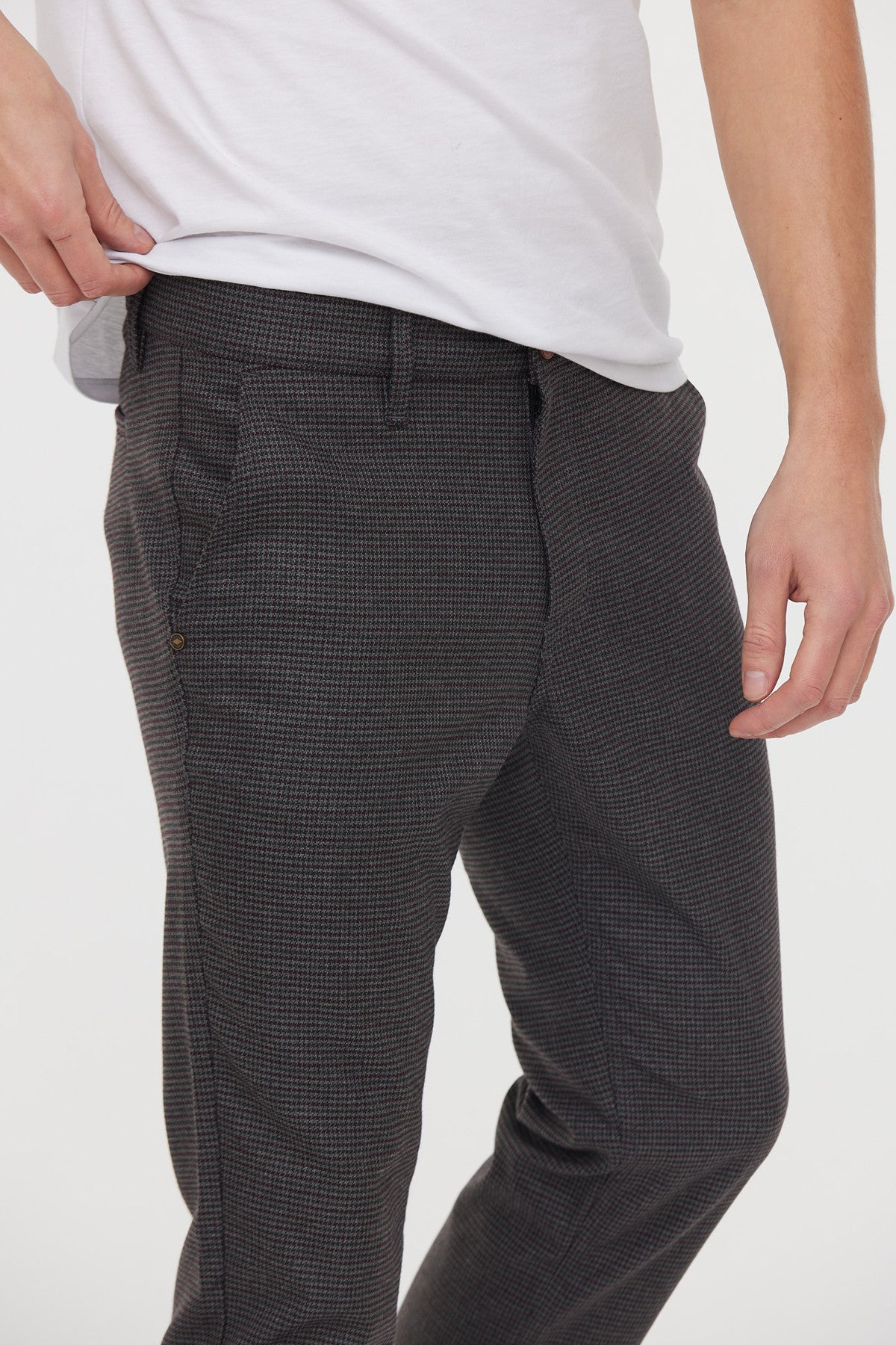 Pantalon chino NEILS Anthracite / Bordeaux L32