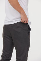 Pantalon chino NEILS Anthracite / Bordeaux L32