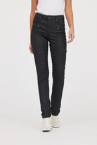 Jean LC135F Black Coatted L32