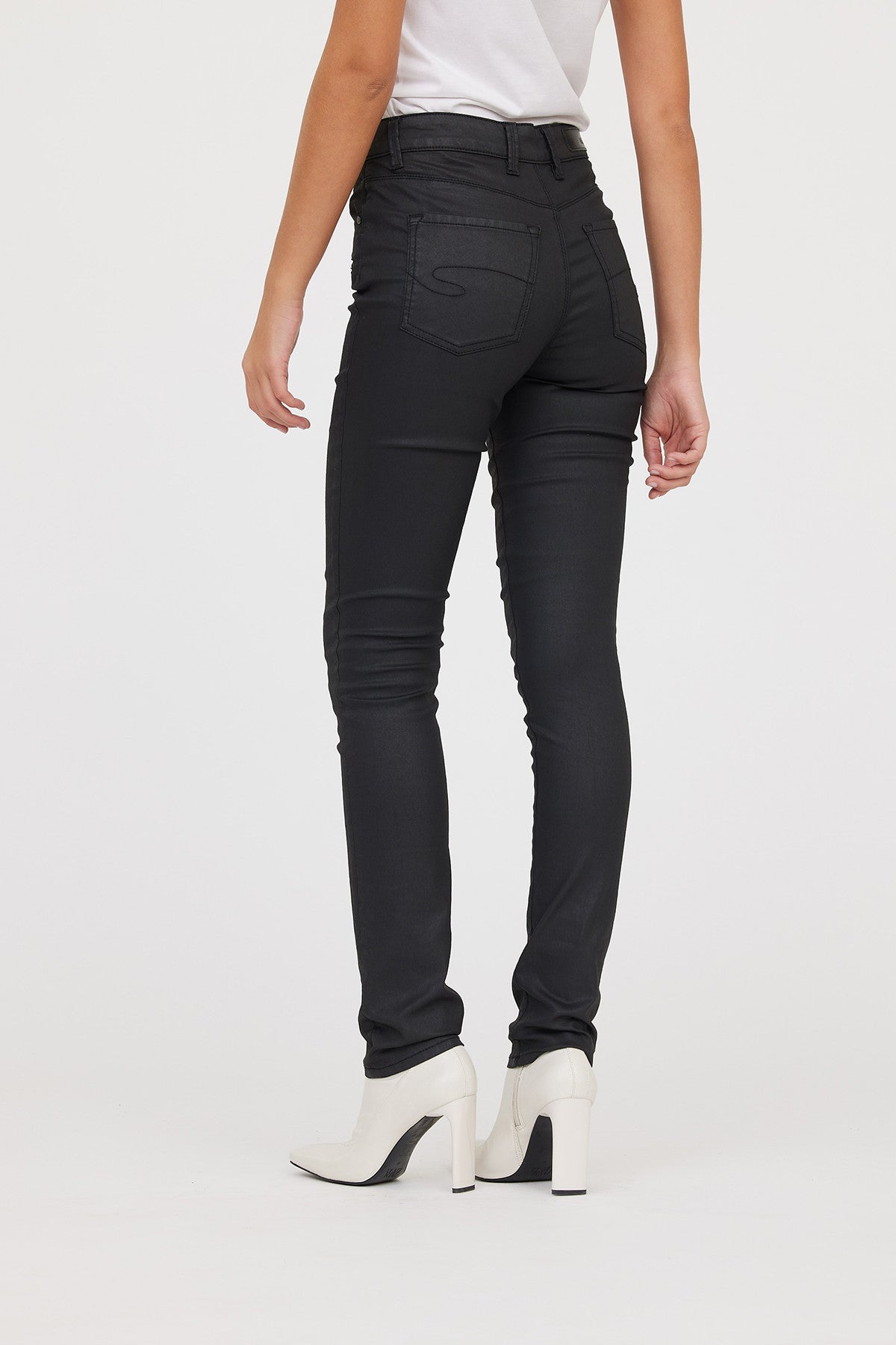 Jean LC135F Black Coatted L32