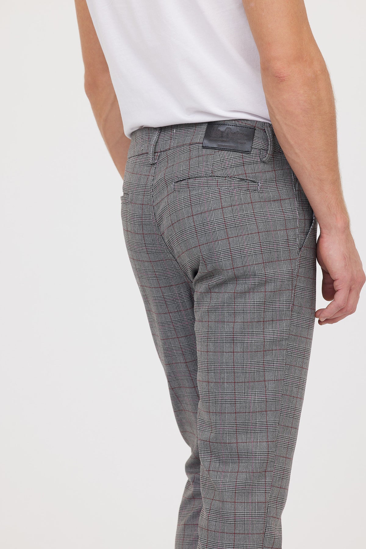 Pantalon chino NEILS Gris / Bordeaux L32