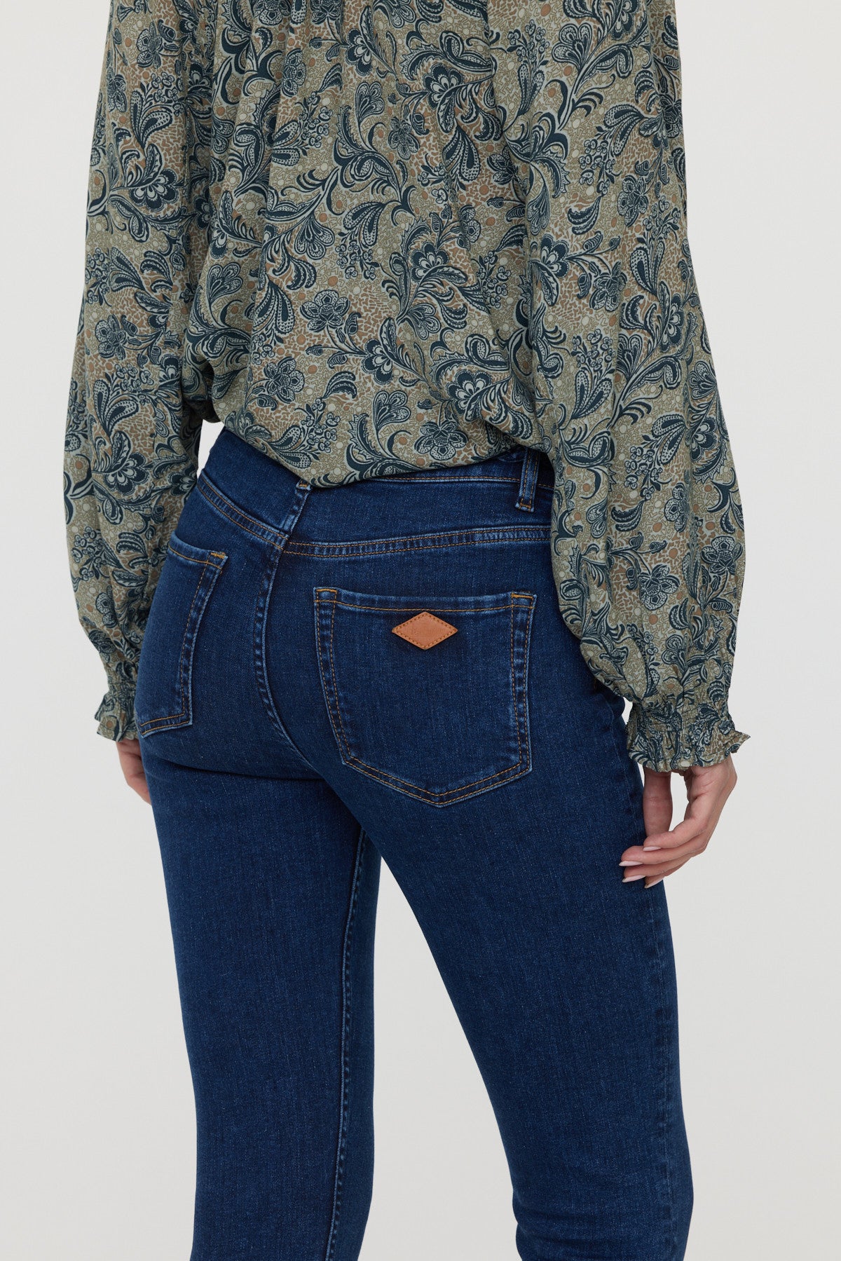 Jean LC135 Stone