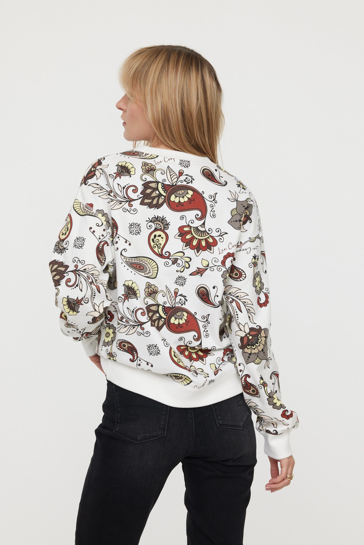 Sweat Ekaci Ivory
