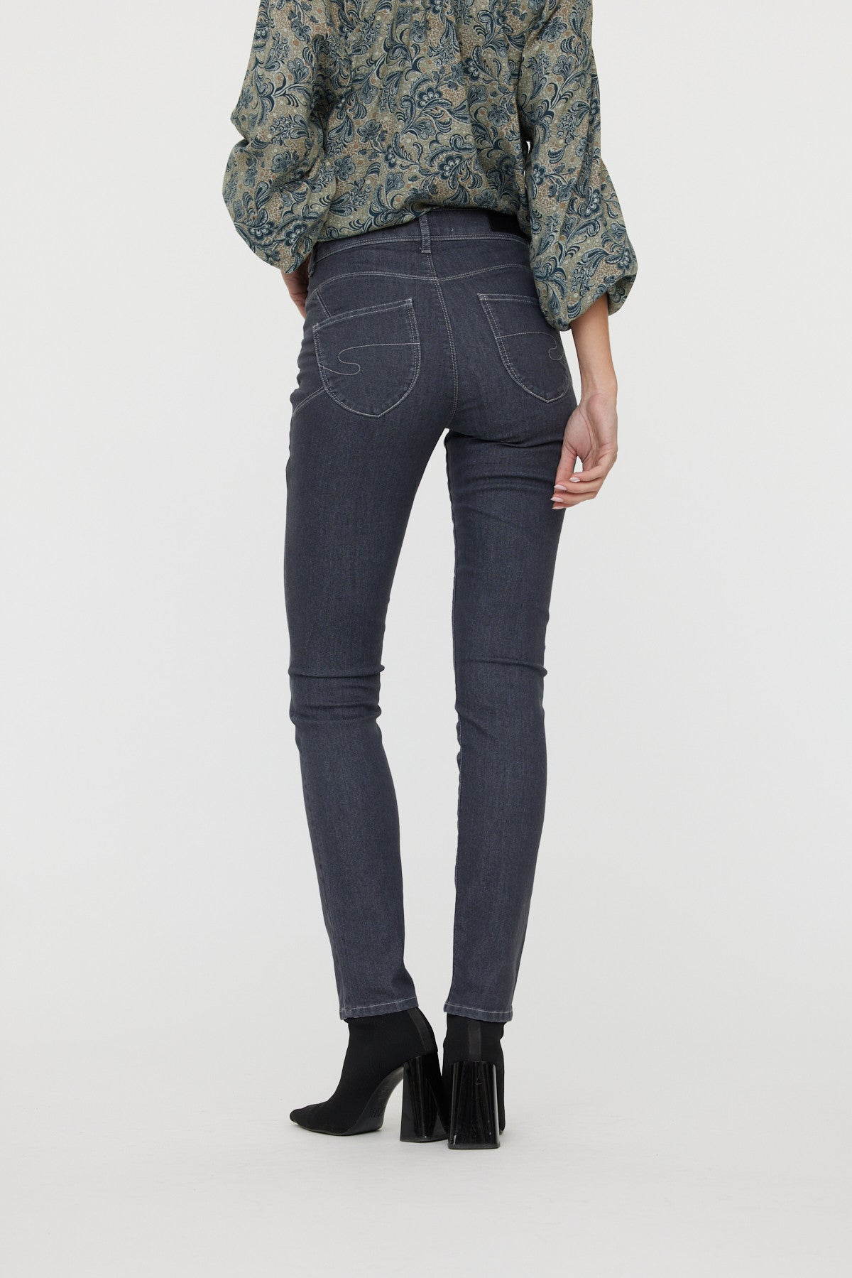 Jean Jinnie Grey Used