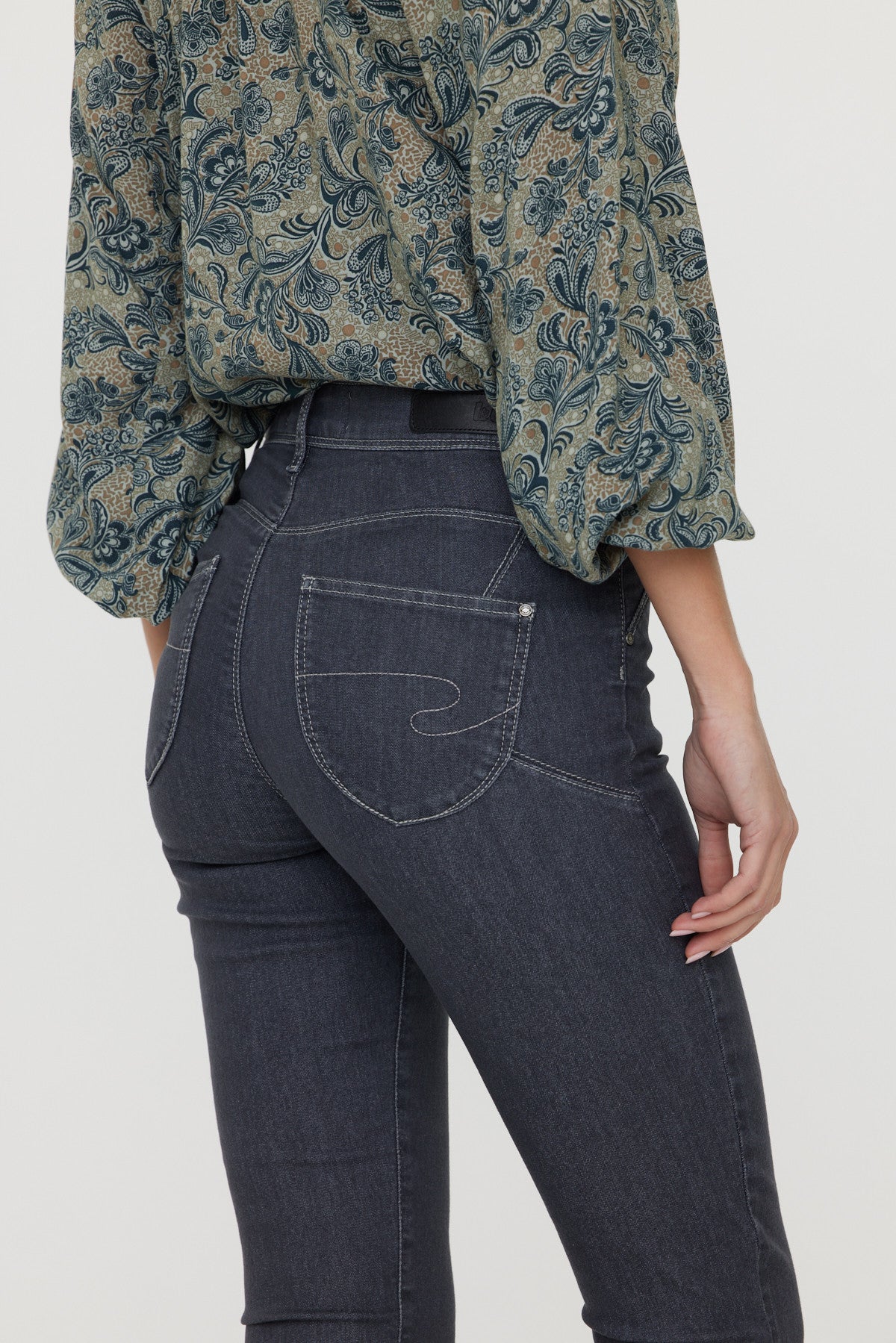Jean Jinnie Grey Used
