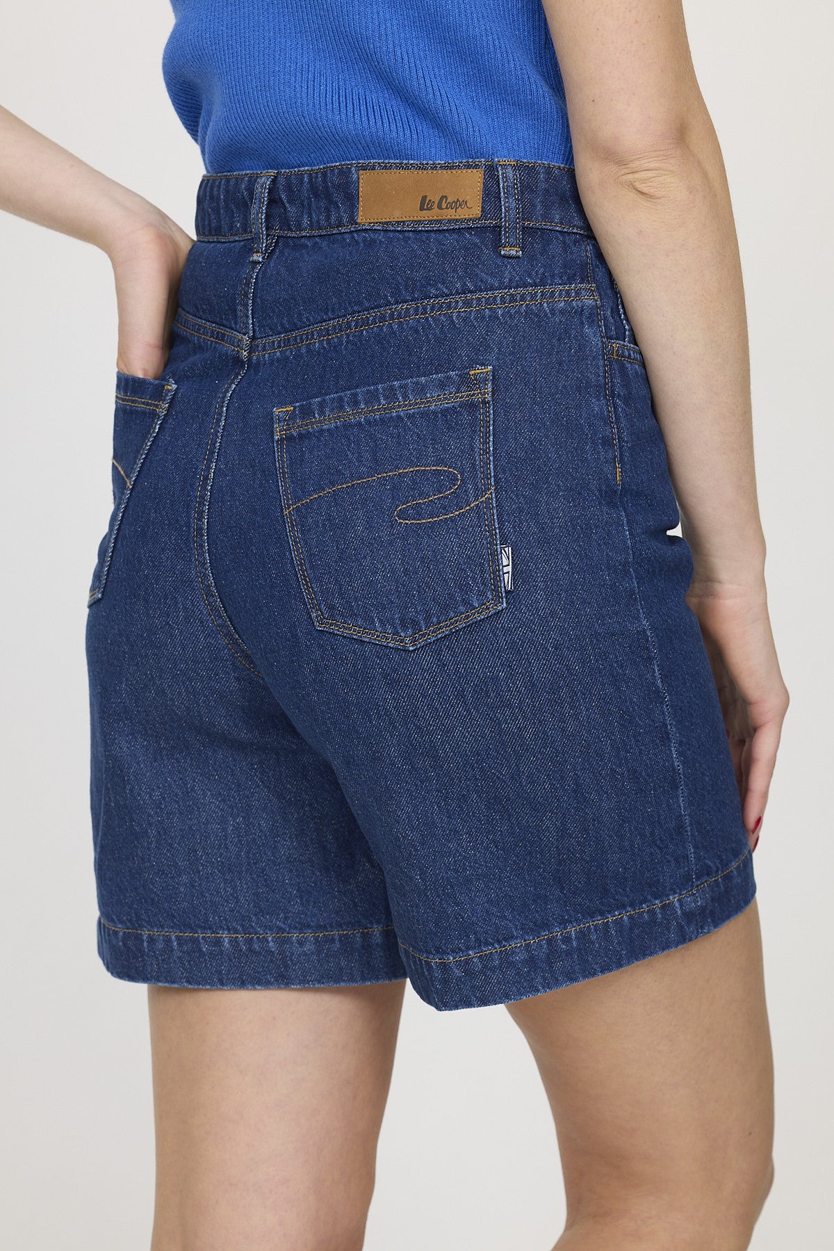Short NANOU Medium Blue
