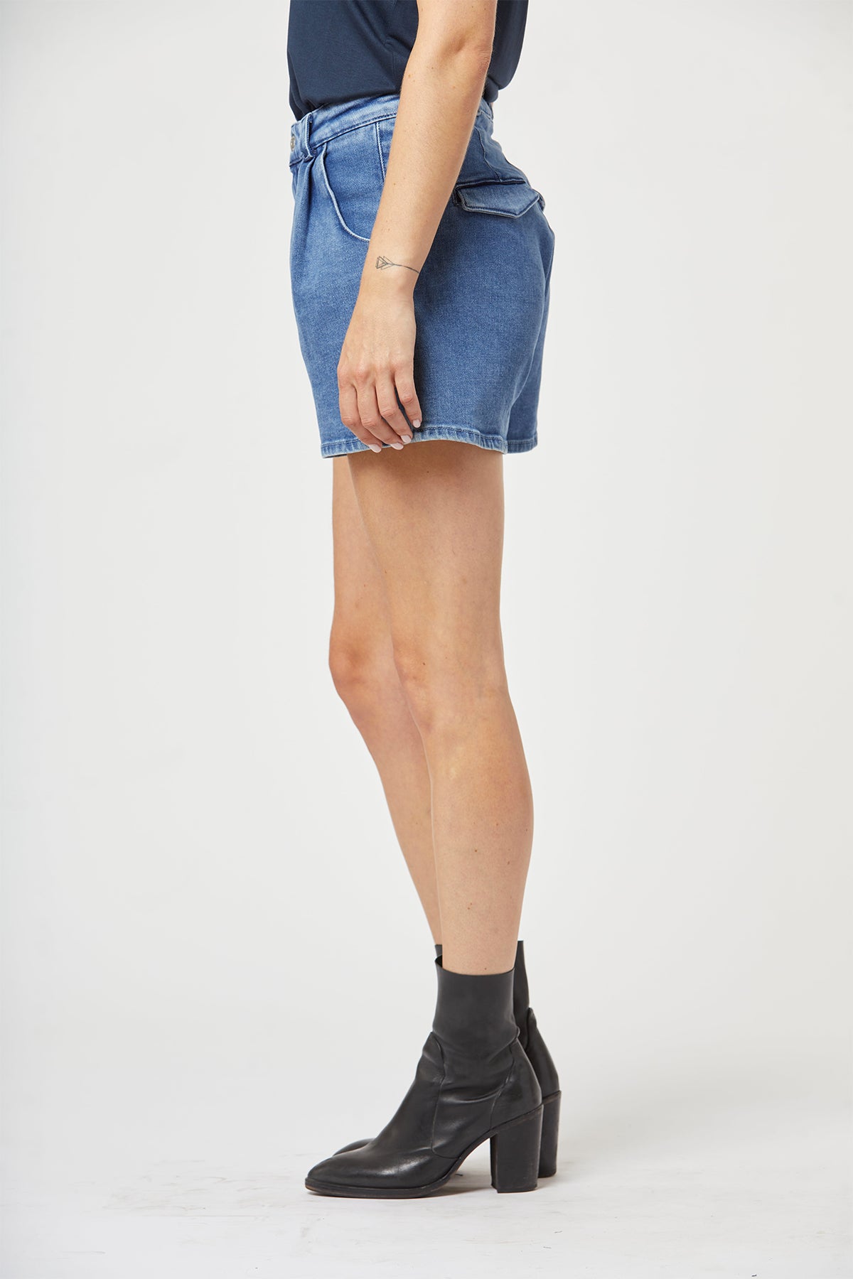 Short JAIKA Recycled Stone Brushed