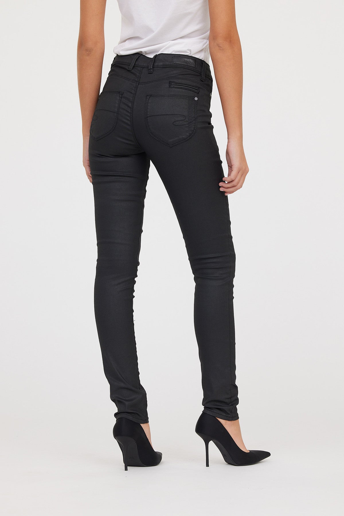 Jean JANA Black Coatted L32