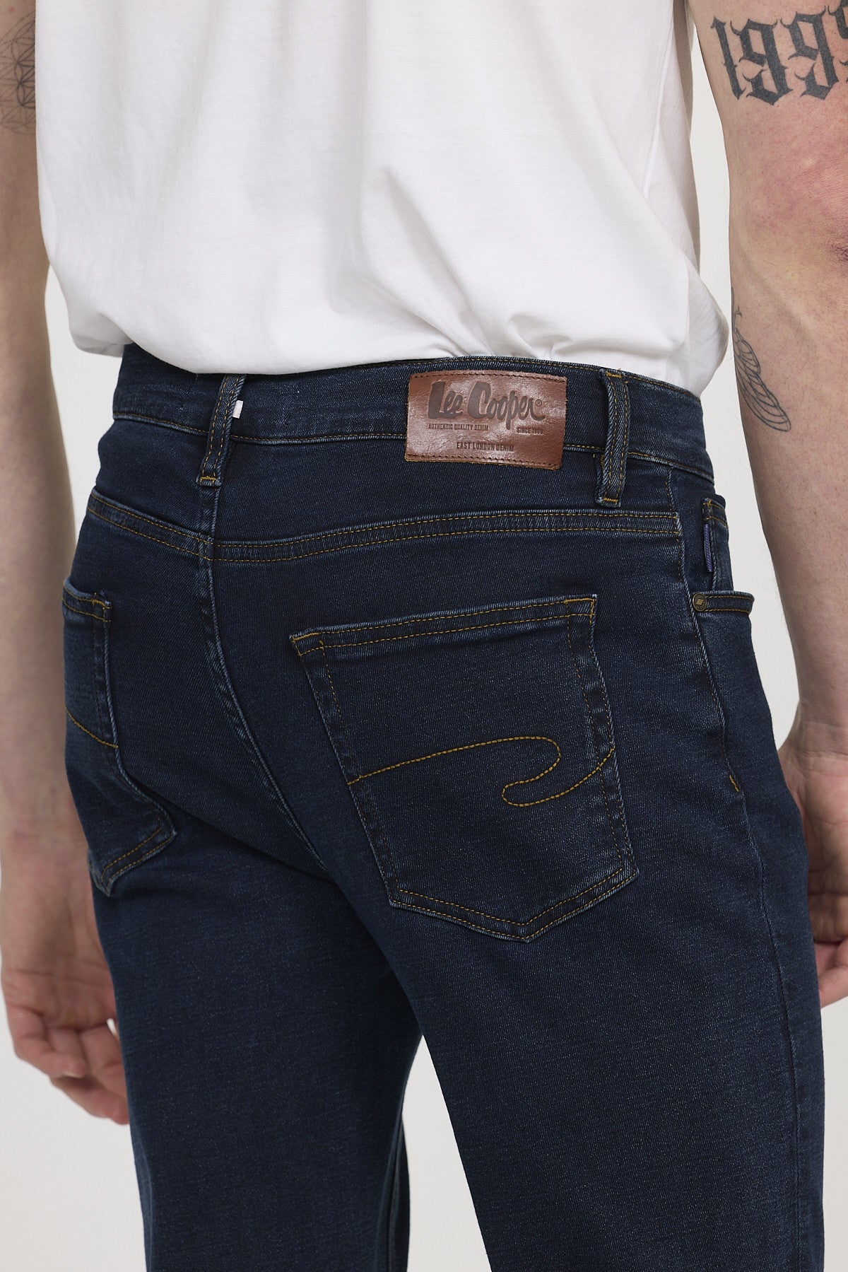 Jean LC126 Blue black stone